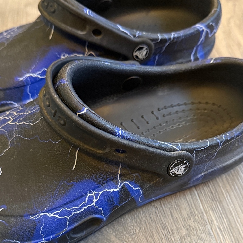 CROCS  Black and Blue Lightning clogs - Picture 9 of 11